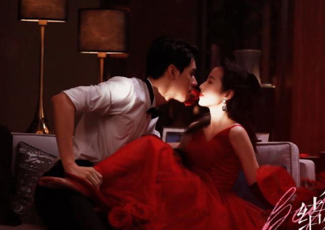 又一霸道总裁剧来袭男强女强超带感接吻剧照也太甜了