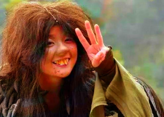 同样是乞丐赵丽颖心酸关晓彤凌乱她是10年没洗头吗