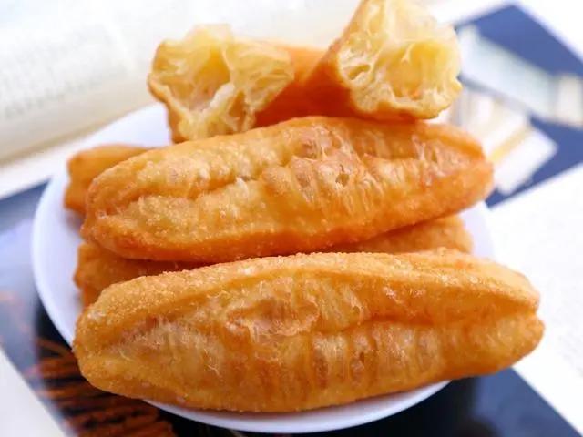 炸油条,用酵母发酵是错的,用它发酵,油条酥脆香软,上桌一扫光