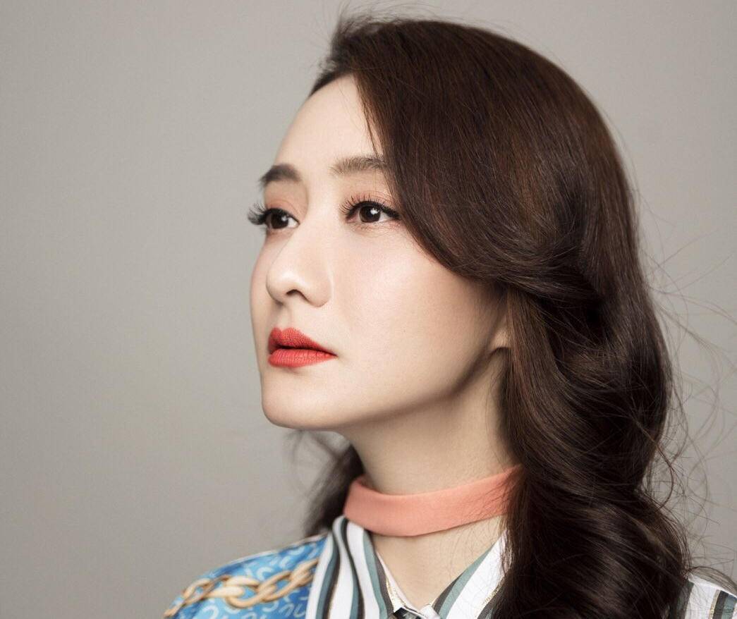 陈德容结束8年豪门婚姻后依然是自己的女王