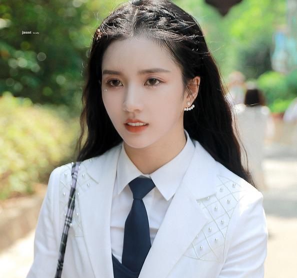 依靠鹅厂强大的资源,哇唧唧哇旗下的艺人发展的都不错.