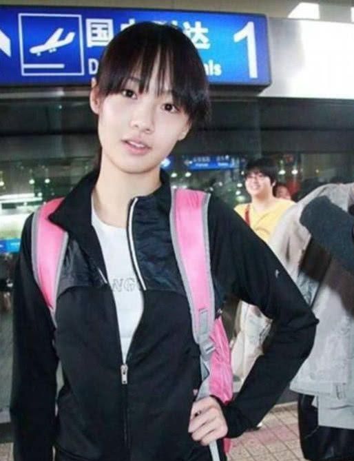 郑爽进娱乐圈前的旧照片:学生时期的她