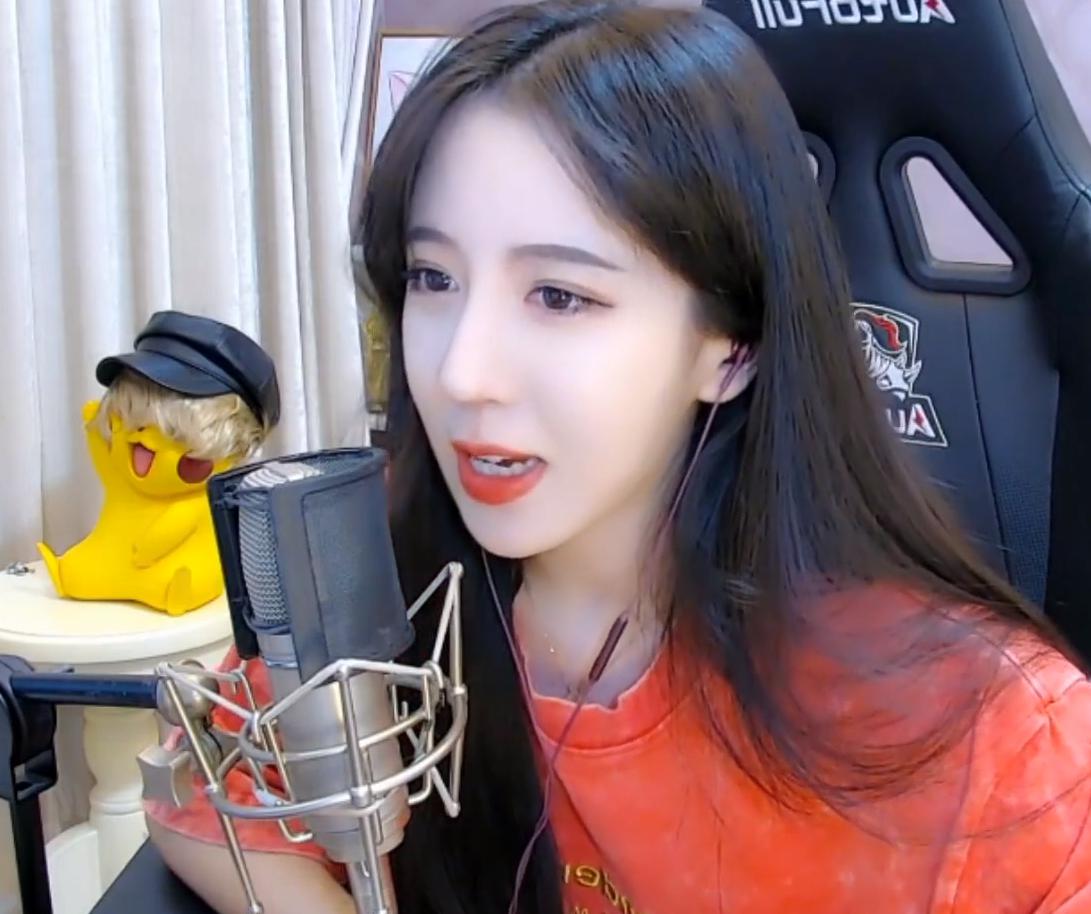 就在近日,呆妹儿在直播中觉得无聊,又上某平台下单点了一个陪玩小姐姐