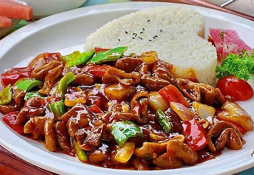 飘香肥肠饭 颜色诱人 肉质软烂 汁厚咸鲜 附:川香红油配方