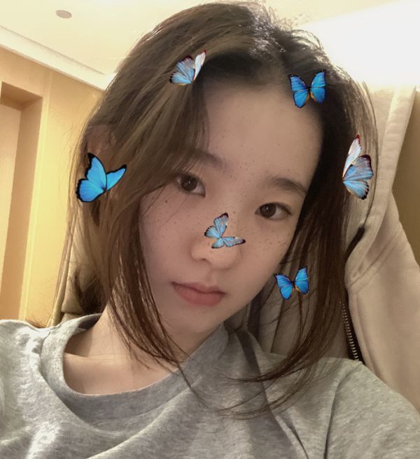 张艺凡素颜到底有多真实? 脸上雀斑看的一清二楚, 不愧是c位候选