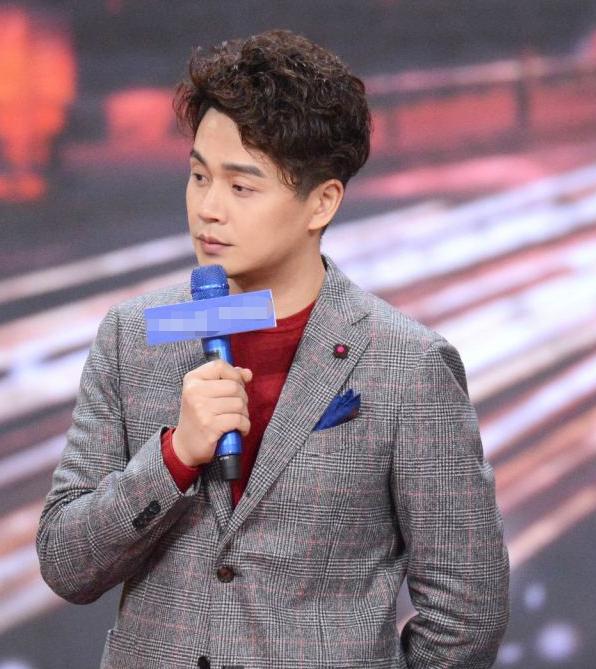 他还是娶了给他递话筒的女孩浙江卫视金牌主持沈涛妻子深藏不漏