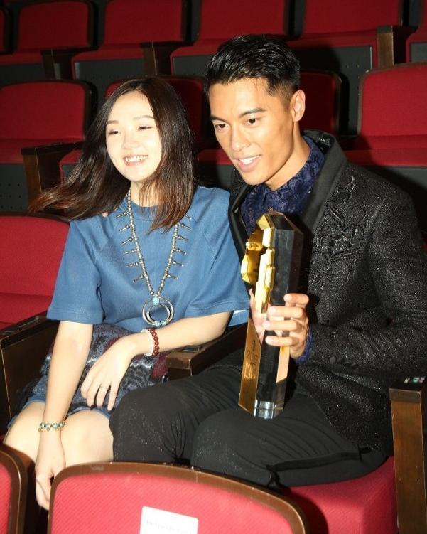 原以为黎振烨只是开车载着朱智贤到荒郊野外吃蛋糕,没想到他早已开始