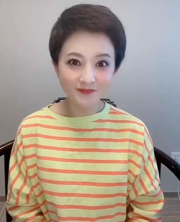 小婉君金铭近照曝光曾被撒贝宁暗恋20年今40岁被嘲长得老