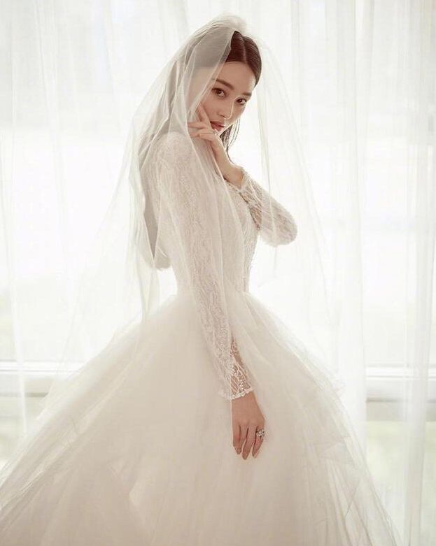 女明星婚纱照躲过热巴逃过baby越过张馨予唯独败给了她