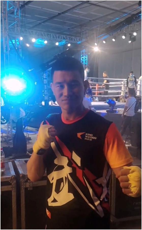 嘎子被骗后打拳击,露出恶狠狠表情一拳ko对手,四个月收入曝光|谢孟伟