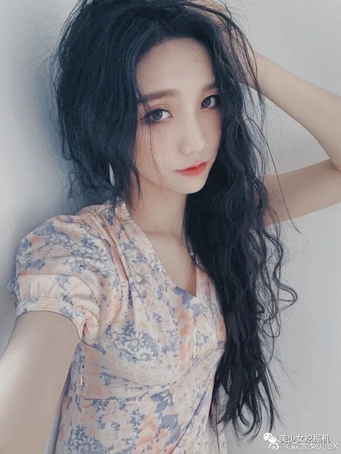 网恋奔现成功拒绝杨幂公司邀请如今结婚生二胎甜齁全抖音