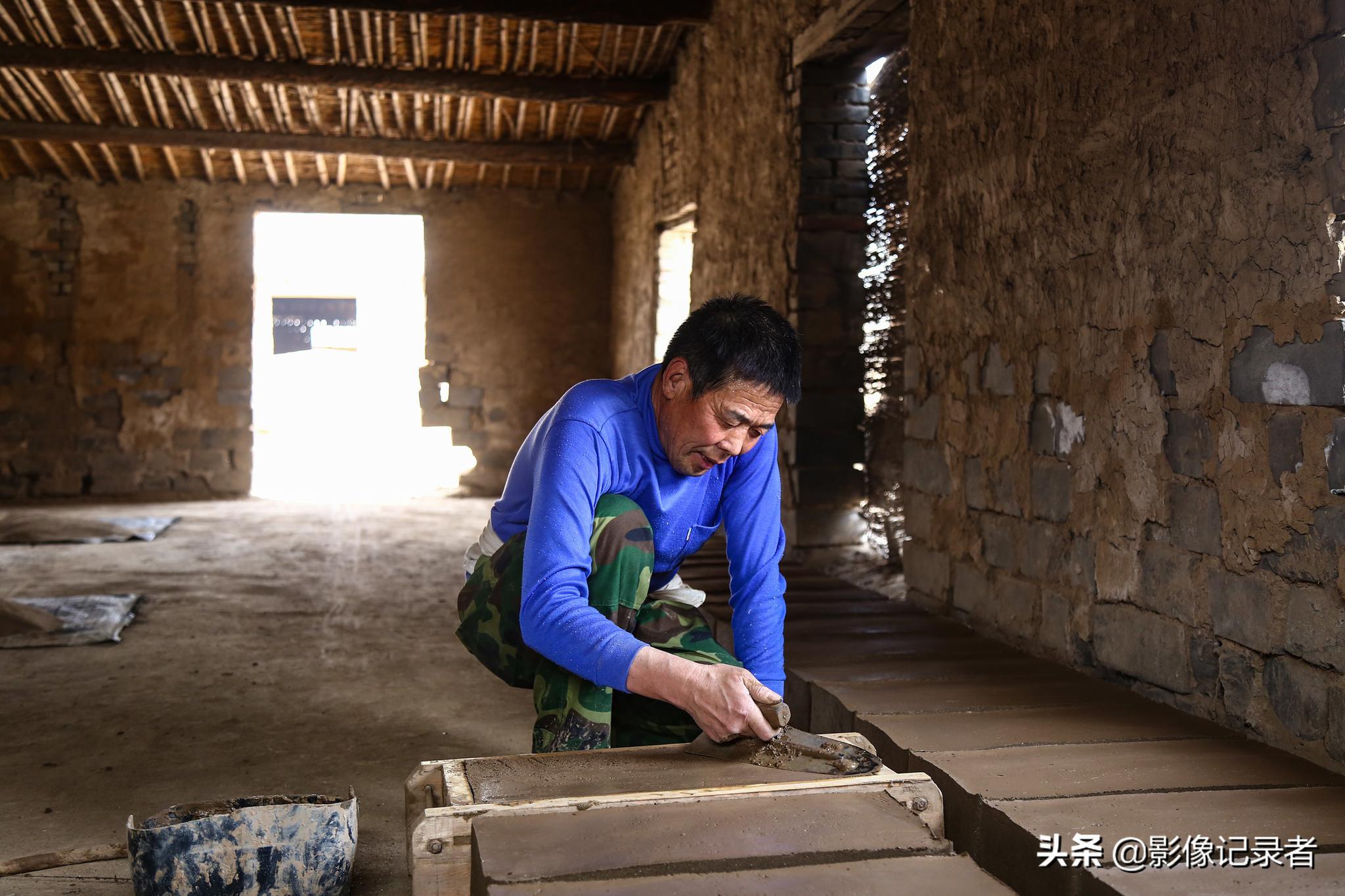 工人冒1200℃高温,在200多年的砖窑里为故宫、长城烧制青砖|材料|工人们|土壤|王立山_新浪新闻