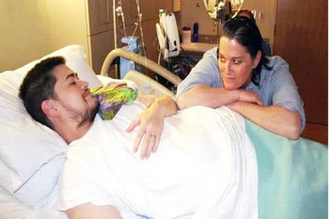 男人也可以生孩子世界上首个生孩子的男人如今怎么样了