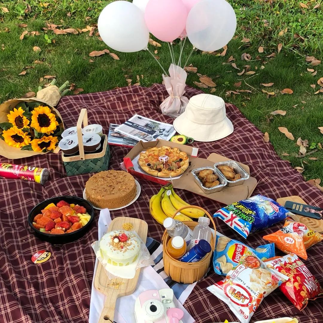 餐具要够好看   在这次粉饼的投稿里,看到了不少人带野餐篮,拍照效果