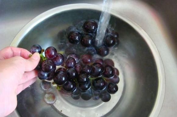 洗葡萄最干净环保,10秒就能去掉脏东西,可随意放心大口吃