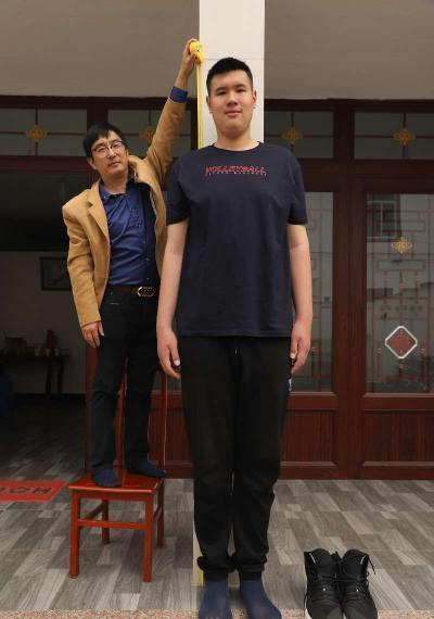 16岁身高2米21!中国男篮教父亲自打造他,或成为下一个姚明