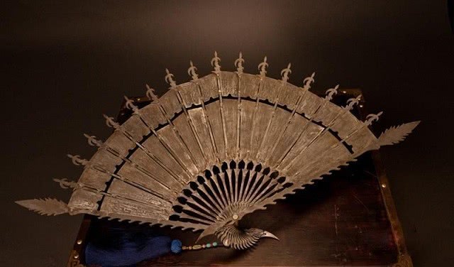 最独特冷兵器美国鲨鱼刀造型怪异我国这款被抢走当废铁