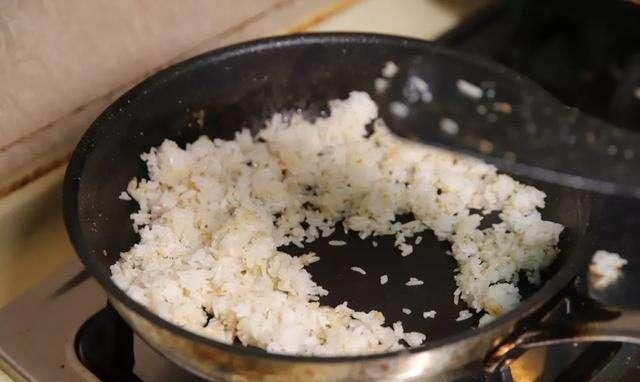 隔夜饭要少吃,那隔夜米饭能吃吗?很多人都想错了