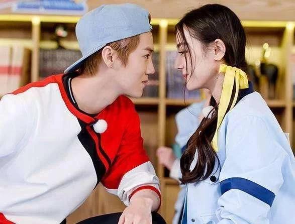 跑男:关晓彤路透图曝光,与183黄明昊并排走,看清腰线:给跪了