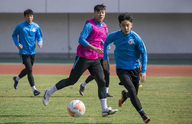 中超大连人腰部劳损久治不愈,一个吴伟就提升硬度?c队4将在练级