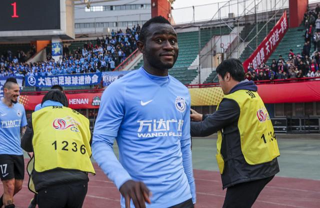 中超大连人腰部劳损久治不愈,一个吴伟就提升硬度?c队4将在练级