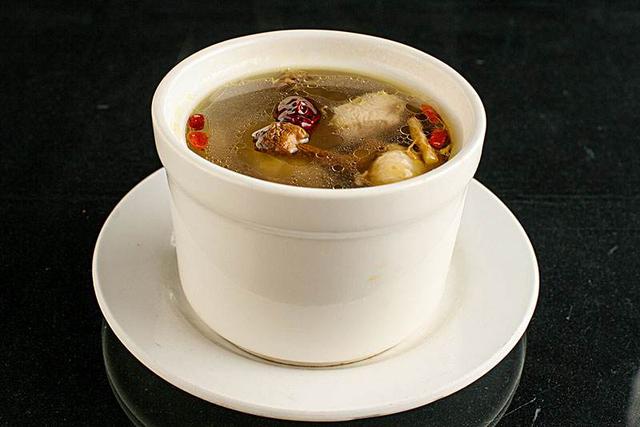 春天养生喝这汤不到五十元做出全家够喝松茸汤