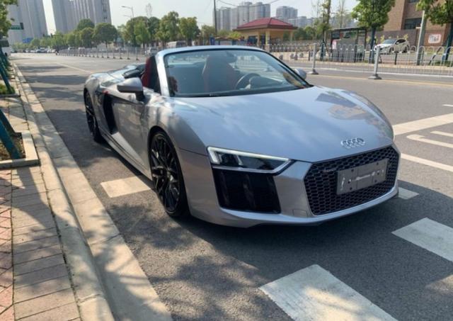 杭州小伙花238万买奥迪R8 Spyder，首付三成，每月还款5万元