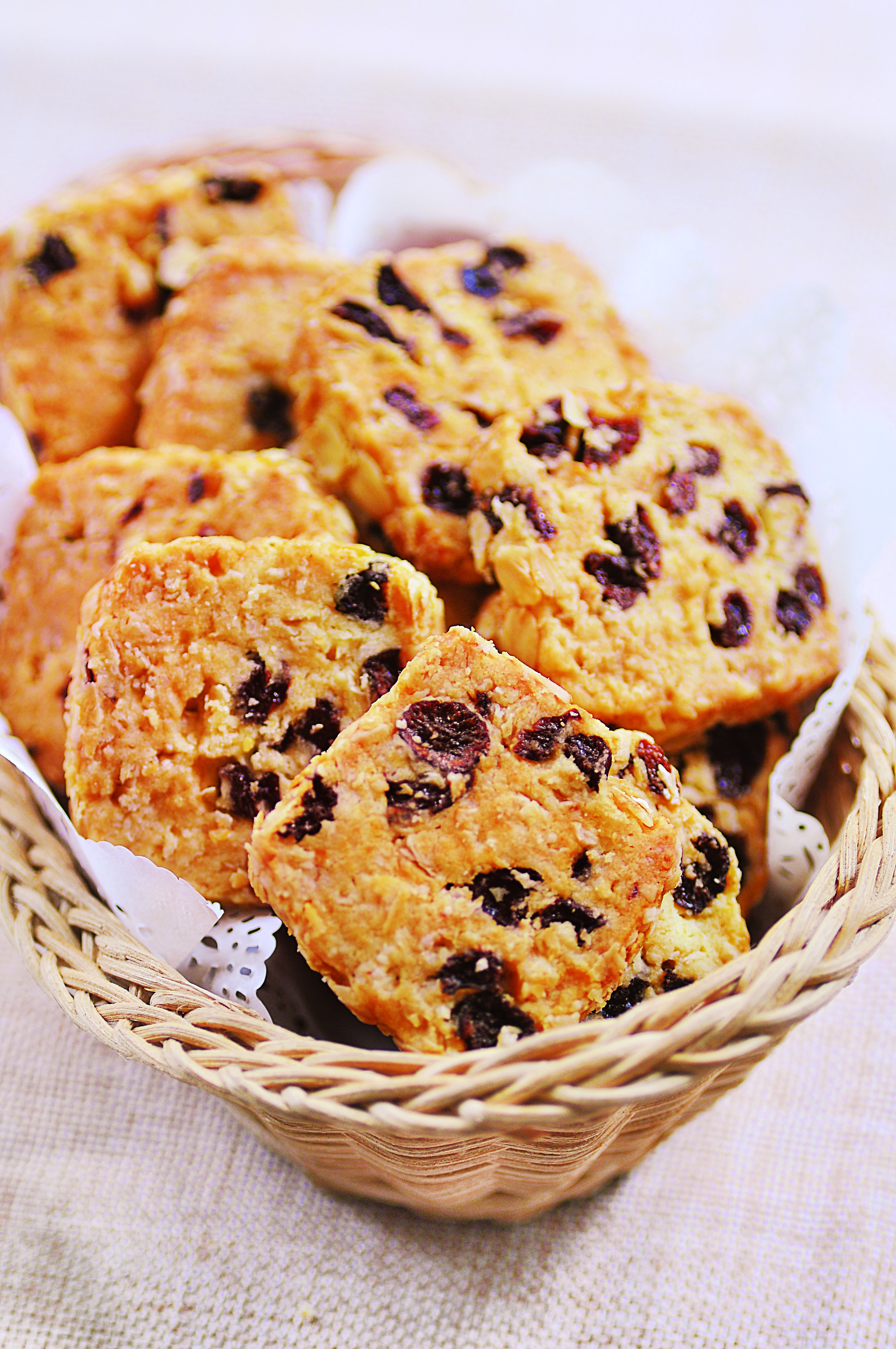 用燕麦来做小饼干,营养丰富,孩子爱吃,这个配方能做酥饼 16 块