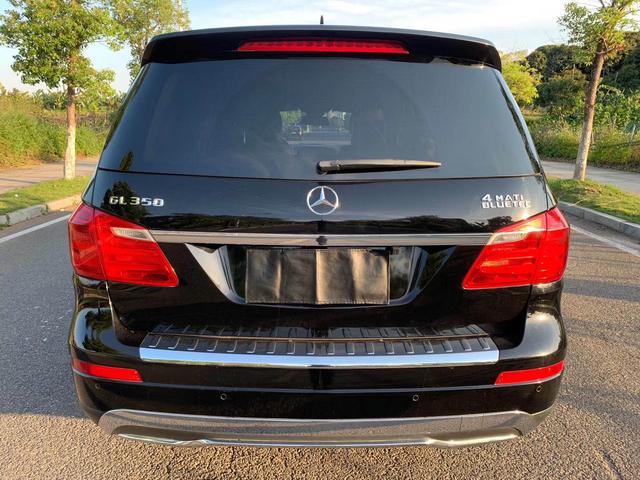 实拍奔驰gl350售价26万,外观简洁硬朗,细节中突出自己的男人味