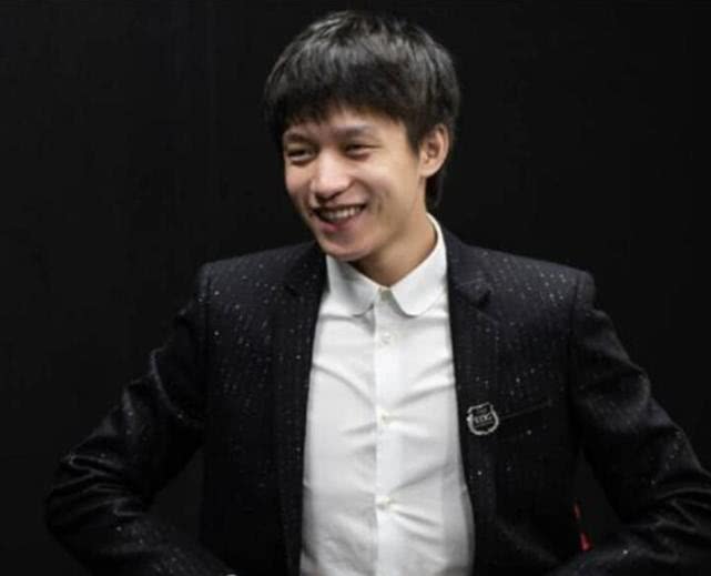 所以各位选手都能进入休息时间,也包括教练厂长,厂长最近休息的时候就