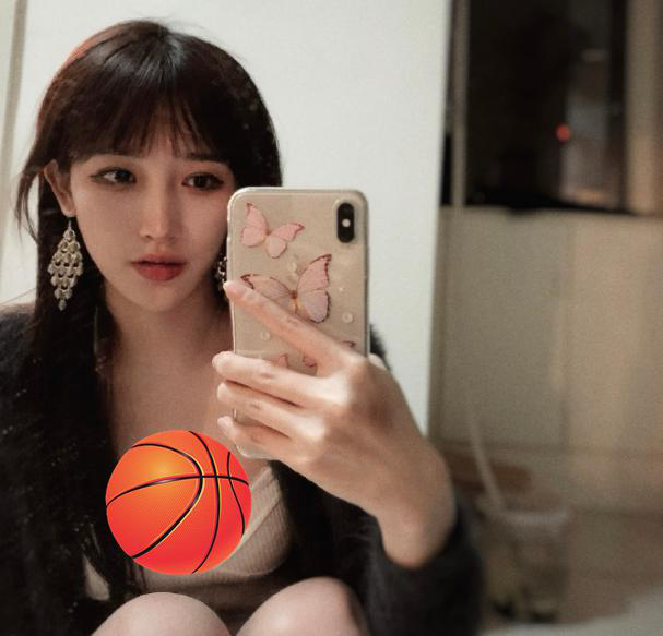 豚豚大魔王是虎牙直播里英雄联盟板块的一名女主播,由于技术精湛,得到