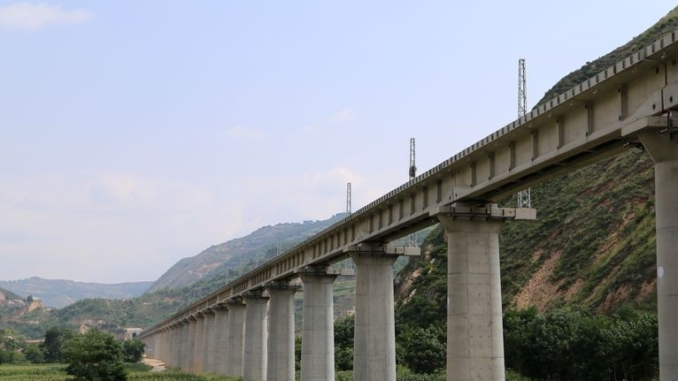 甘肃东部地区路网的重要组成部分——天平铁路