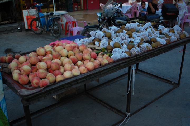 中国经济复苏之路：制造业重启，但消费者仍捂紧钱包