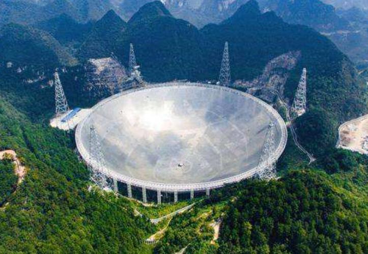 最后一个预言则是警告过中国的,霍金希望中国能够早日将天眼关闭,因为
