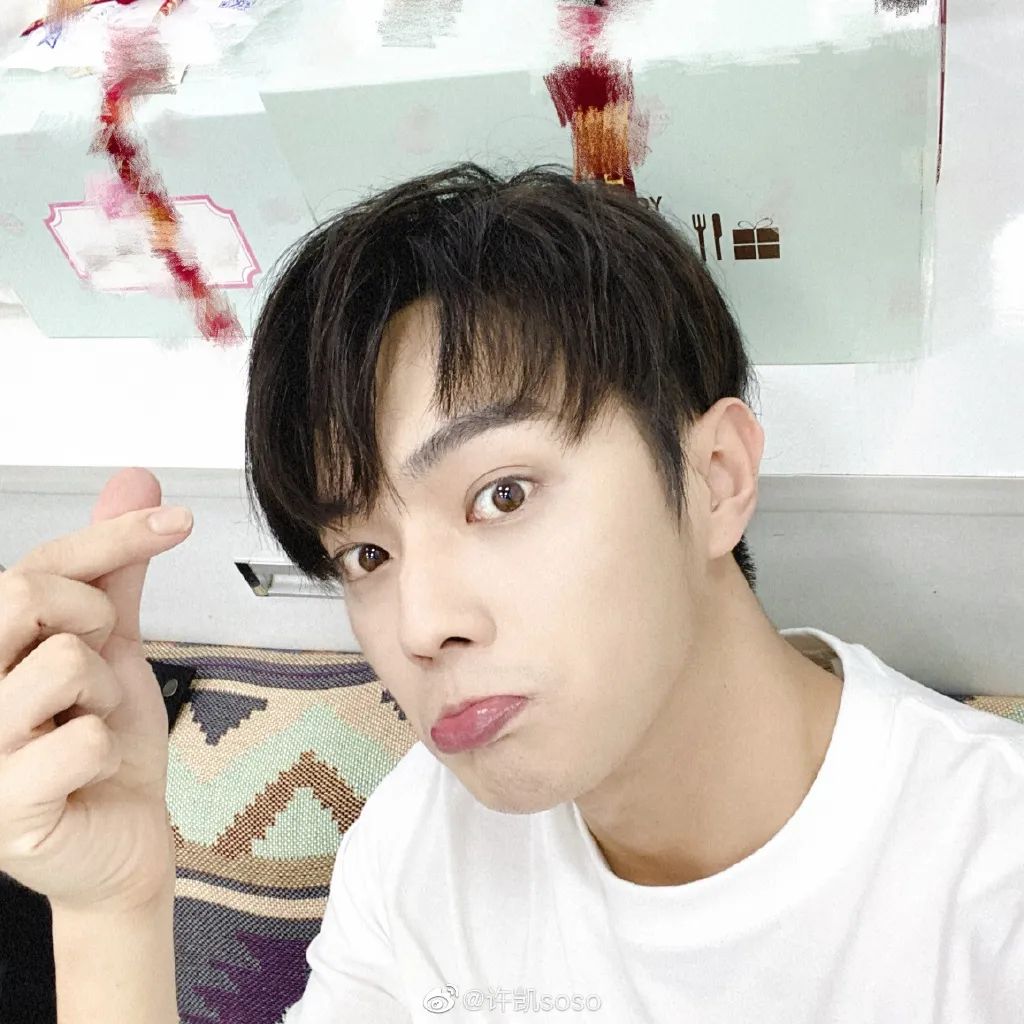 井柏然遭打压?许凯烦合作方?李宏毅爱摆谱