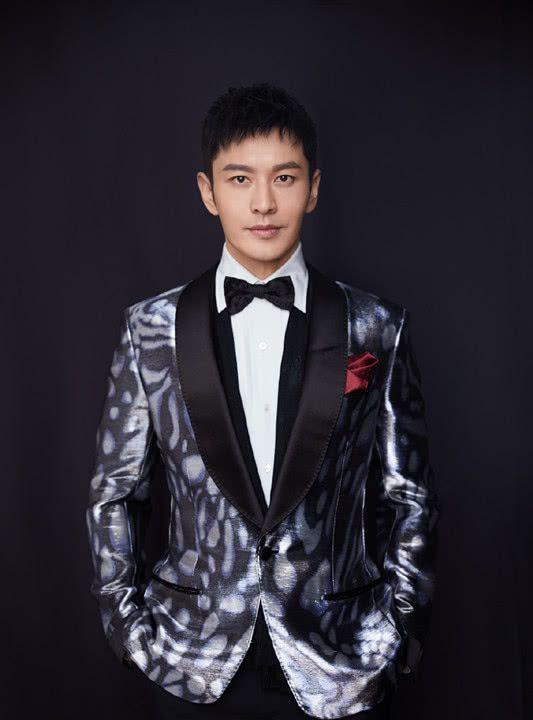 黄晓明的新发型来了,终于把刘海留长,帅气和显年轻多了!