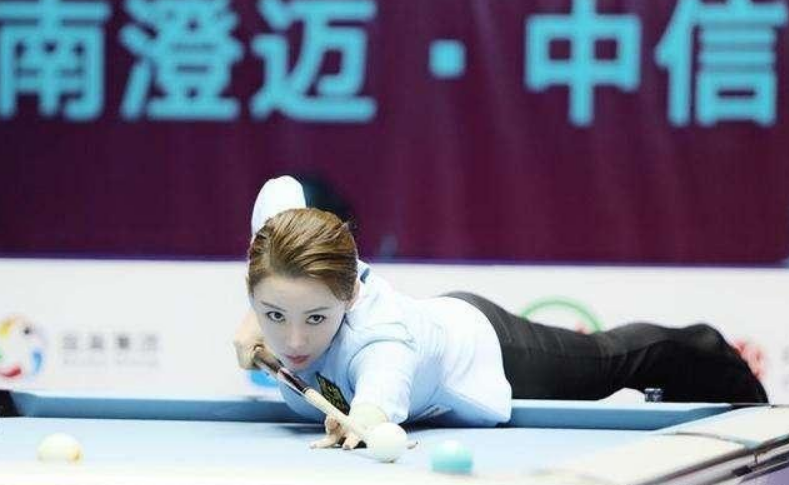 九球天后潘晓婷裤袋凸起,惹网友议论纷纷,原来是藏着这小玩意