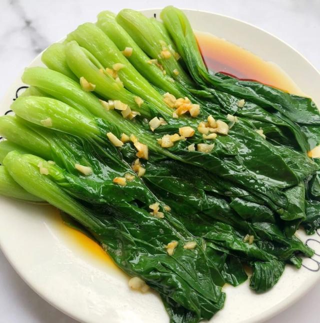 不管你炒什么青菜别忘了这一步炒好的菜叶绿油油又脆又嫩