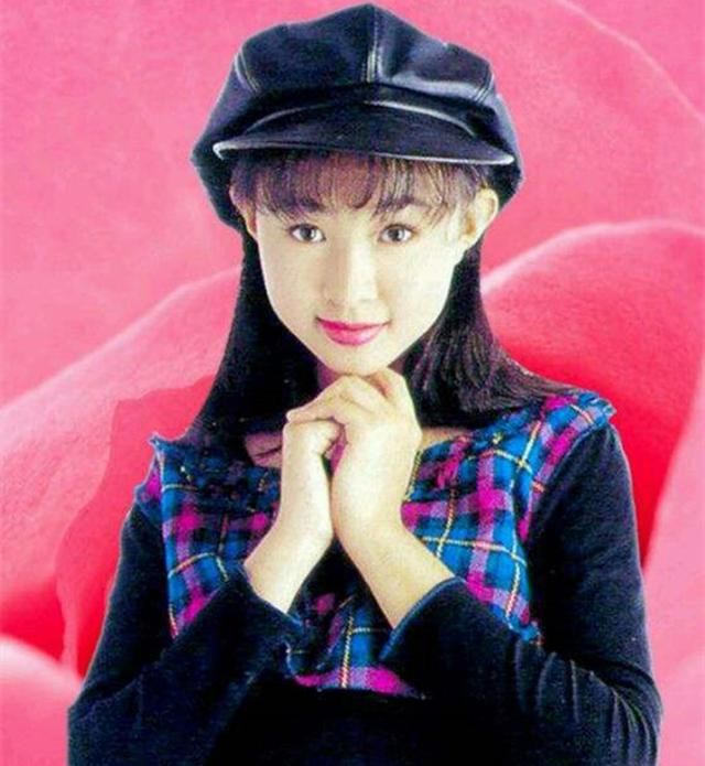 在休养了几年后,卓依婷重新复出乐坛,但是那个谣言传得实在太厉害了