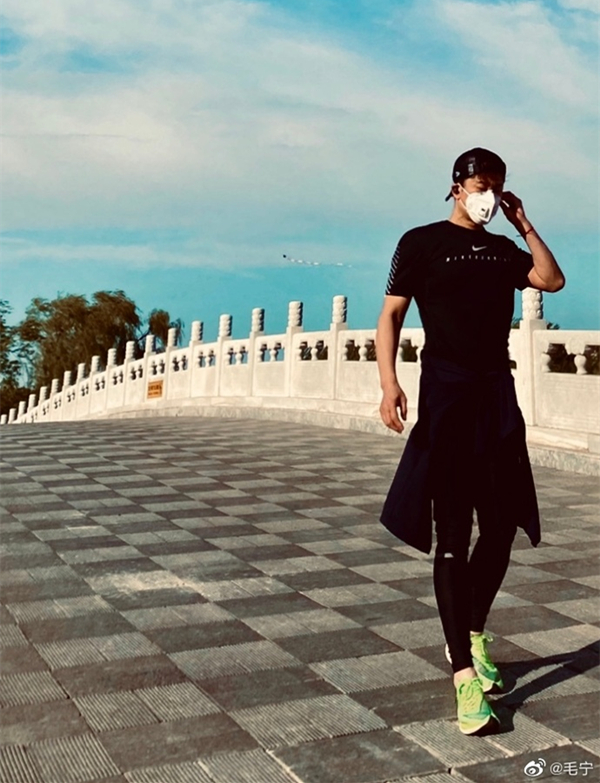 曾和杨钰莹称为金童玉女,当红时被男友砍伤后隐退,毛宁近况如何