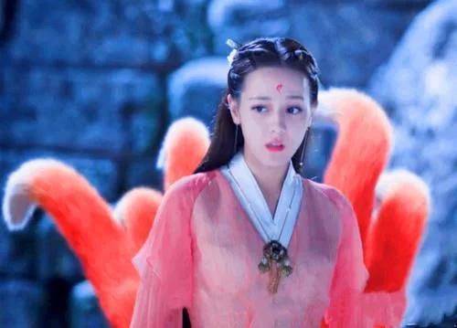 在《三生三世十里桃花》中杨幂饰演的白浅在剧中可是身份尊贵,是青丘