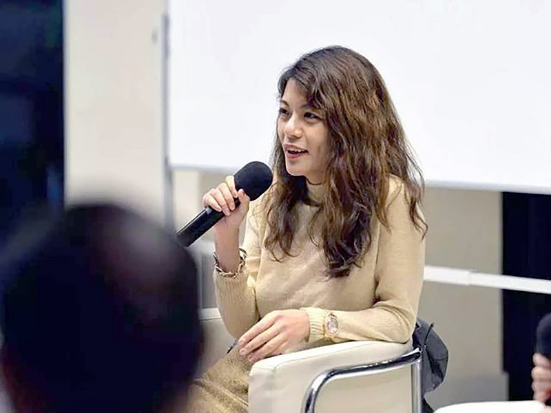 "网红老师"陈果:从哲学博士到复旦教授,教学风格独特备受争议