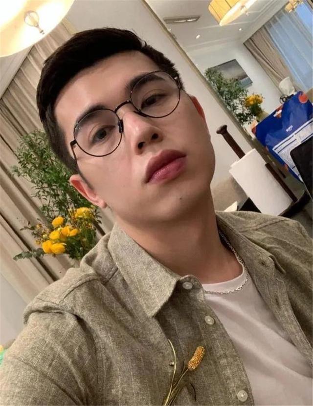 李佳琦助理狂瘦25斤颜值飙升能和韩剧男主抗衡这是要出圈了