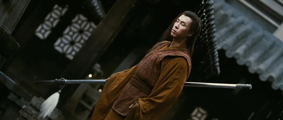 甄子丹甄子丹在电影《英雄》中饰演角色长空,是赵国刺杀秦始皇的三大