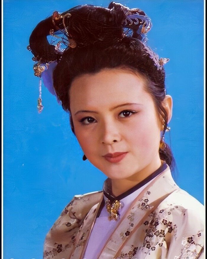 87版红楼梦中两人同演一个角色因太相似不看演员表根本不知道