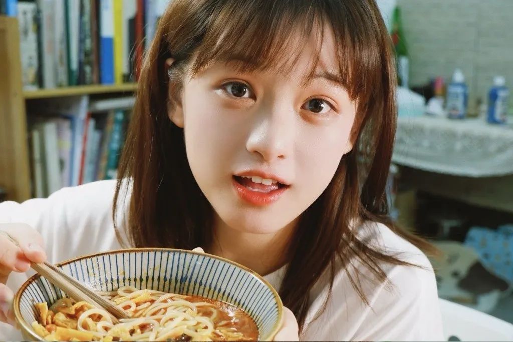 半藏森林凭一己之力毁了清纯幼态审美连累半个美少女圈