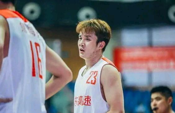 卷土重来！山东男篮本赛季发生蜕变，丁彦雨航能否王者归来？
