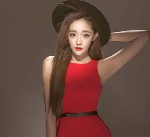 姜艺声从小在部队大院长大,受到父辈们的耳濡目染,参军入伍,退伍之后