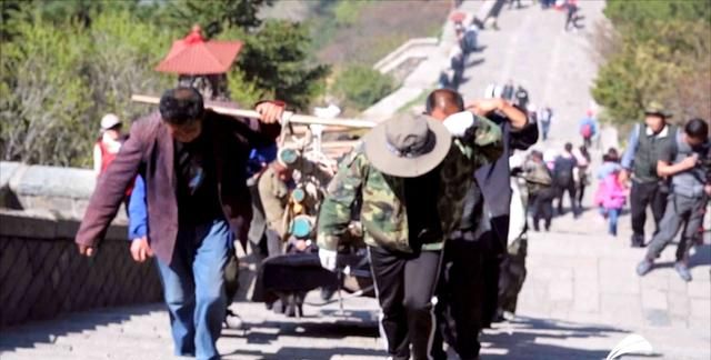 这就是山东｜新时代泰山挑山工：干这行就必须勇往直前不能停