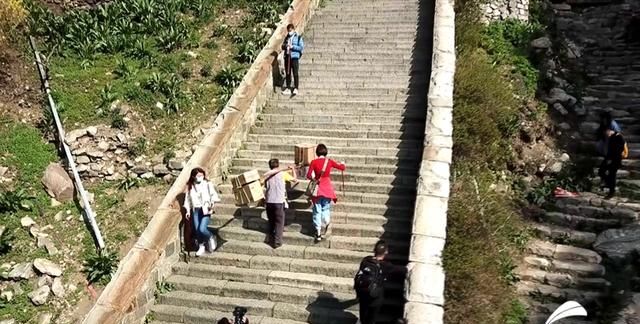 这就是山东｜新时代泰山挑山工：干这行就必须勇往直前不能停
